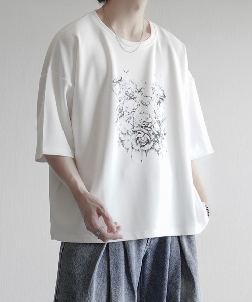 ELLUV（エルブ）の「【ELLUV/エルヴ】300gヘビークリアジョーゼット ヴィンテージフラワープリント ショート丈Tシャツ（Tシャツ/カットソー・メンズ・ブラック/ホワイト・S/L/M）」の2枚目の写真