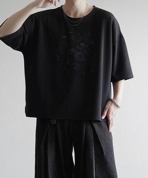 ELLUV（エルブ）の「【ELLUV/エルヴ】300gヘビークリアジョーゼット ヴィンテージフラワープリント ショート丈Tシャツ（Tシャツ/カットソー・メンズ・ブラック/ホワイト・S/L/M）」の17枚目の写真