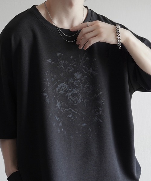 ELLUV（エルブ）の「【ELLUV/エルヴ】300gヘビークリアジョーゼット ヴィンテージフラワープリント ショート丈Tシャツ（Tシャツ/カットソー・メンズ・ブラック/ホワイト・S/L/M）」の15枚目の写真