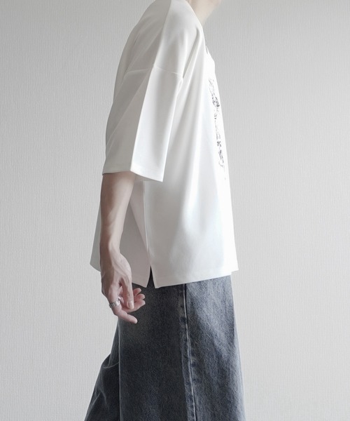 ELLUV（エルブ）の「【ELLUV/エルヴ】300gヘビークリアジョーゼット ヴィンテージフラワープリント ショート丈Tシャツ（Tシャツ/カットソー・メンズ・ブラック/ホワイト・S/L/M）」の11枚目の写真