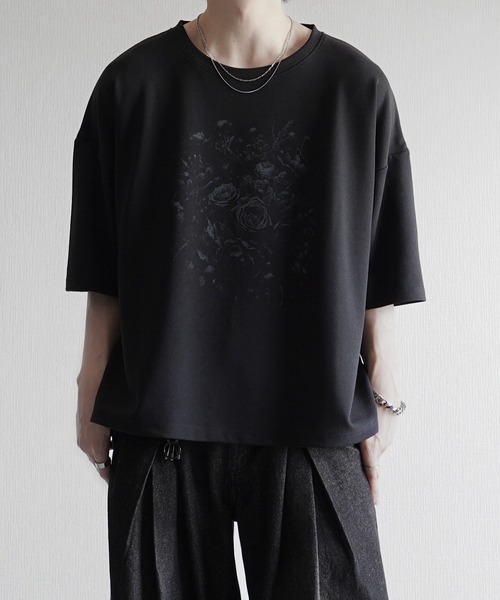 ELLUV（エルブ）の「【ELLUV/エルヴ】300gヘビークリアジョーゼット ヴィンテージフラワープリント ショート丈Tシャツ（Tシャツ/カットソー・メンズ・ブラック/ホワイト・S/L/M）」の16枚目の写真