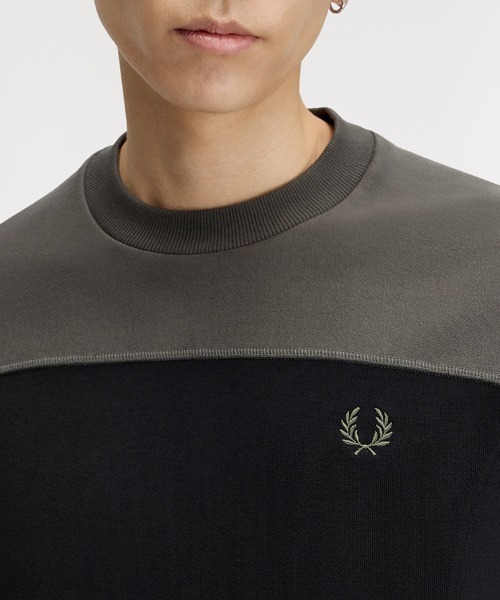FRED PERRY(フレッドペリー)の「Colour Block Sweatshirt/カラーブロックスウェット(スウェット・メンズ・ブラック・M/L/S)」の3枚目の写真