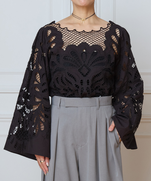 IENA LA BOUCLE(イエナラブークル)の「IENA LA BOUCLE カットワーク刺繍ブラウス(シャツ/ブラウス・レディース・ホワイト×ホワイト/ブラック・FREE)」の6枚目の写真