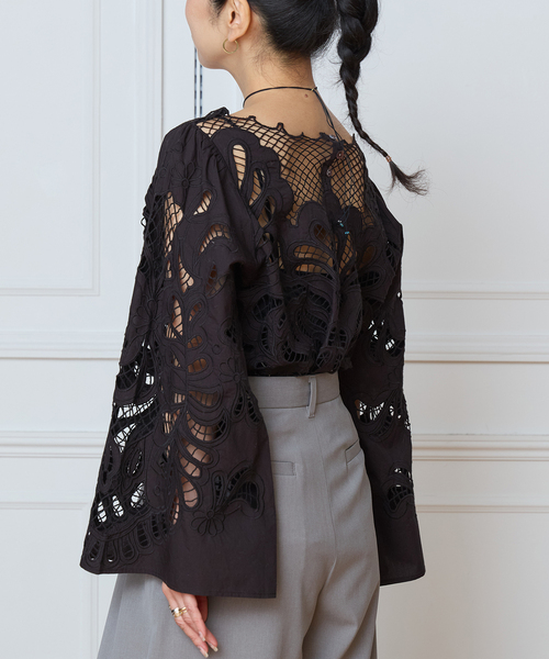 IENA LA BOUCLE(イエナラブークル)の「IENA LA BOUCLE カットワーク刺繍ブラウス(シャツ/ブラウス・レディース・ホワイト×ホワイト/ブラック・FREE)」の8枚目の写真