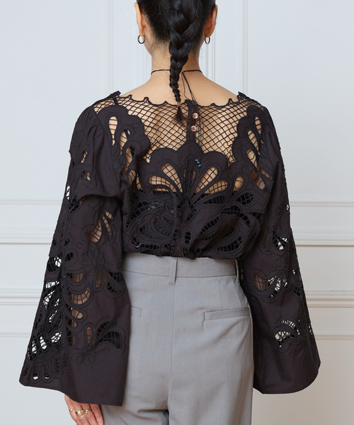IENA LA BOUCLE(イエナラブークル)の「IENA LA BOUCLE カットワーク刺繍ブラウス(シャツ/ブラウス・レディース・ホワイト×ホワイト/ブラック・FREE)」の9枚目の写真