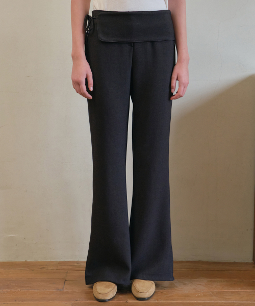 OURNOSTALGIA(アワー ノスタルジア)の「Waist wrap slim boots cut pants_Charcoal(O25-PT10)(スラックス・レディース・チャコール・MEDIUM/SMALL)」の2枚目の写真