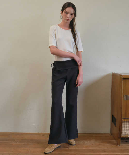 OURNOSTALGIA(アワー ノスタルジア)の「Waist wrap slim boots cut pants_Charcoal(O25-PT10)(スラックス・レディース・チャコール・MEDIUM/SMALL)」の3枚目の写真