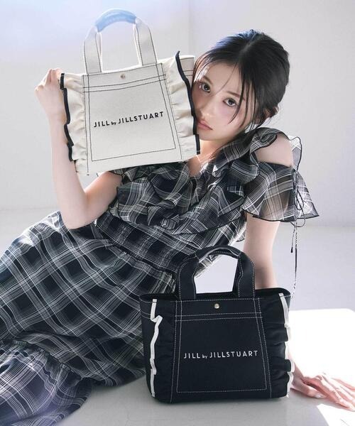 JILL by JILL STUART（ジルバイジルスチュアート）の「フリルトート小（トートバッグ・レディース・ブラック・FREE）」の2枚目の写真