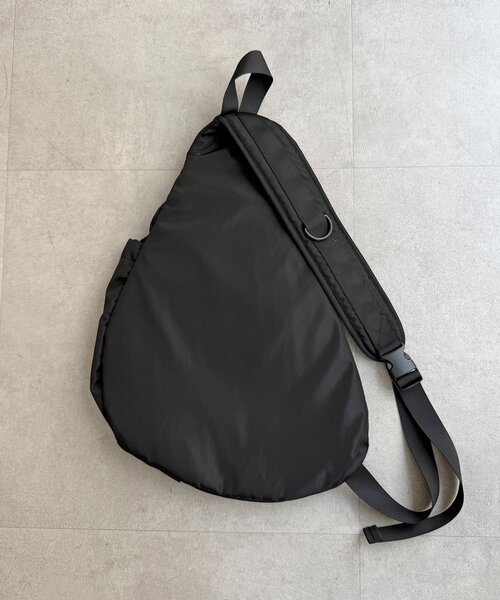 OUTDOOR PRODUCTS(アウトドアプロダクツ)の「パラコードスリングバッグ(トートバッグ・メンズ・グレイッシュベージュ/ブラック・FREE)」の5枚目の写真