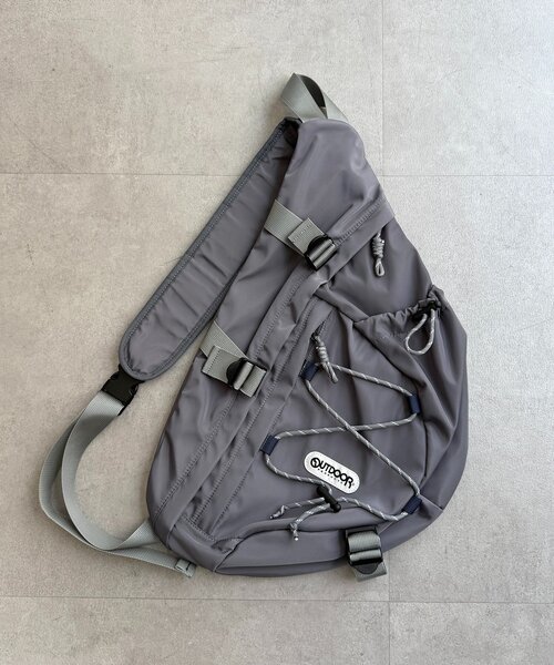 OUTDOOR PRODUCTS(アウトドアプロダクツ)の「パラコードスリングバッグ(トートバッグ・メンズ・グレイッシュベージュ/ブラック・FREE)」の11枚目の写真