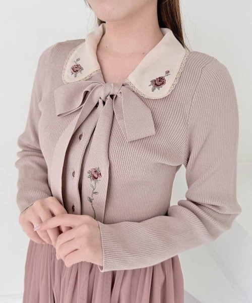 an another angelus（アンアナザーアンジェラス）の「ローズ刺繍ボウタイニットカーディガン/fint フィント（カーディガン/ボレロ・レディース・ローズ/グリーン・FREE）」の6枚目の写真