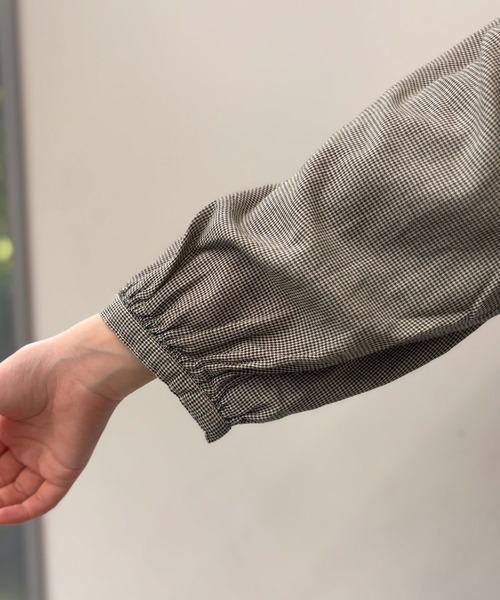 SELF+SERVICE(セルフサービス)の「オーガニック綿糸ボトルネックブラウス(シャツ/ブラウス・レディース・パープル/ベージュ・XL/L/M)」の8枚目の写真