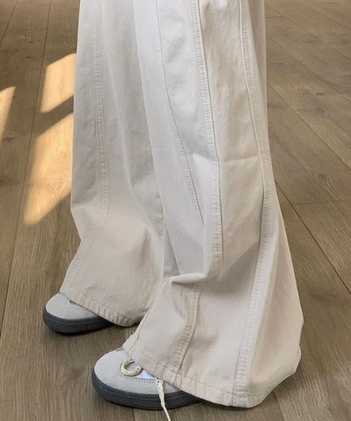AMAJI(アマジ)の「ワイド デニムパンツ(デニムパンツ・レディース・ホワイト・SMALL/MEDIUM/LARGE/X-LARGE)」の3枚目の写真