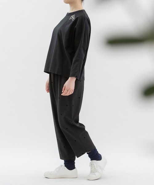 nop de nod（ノップドゥノッド）の「Clocheスワン刺繍布帛9分袖カットソー（Tシャツ/カットソー・レディース・ブラック/ネイビー/ブラウン・3）」の19枚目の写真