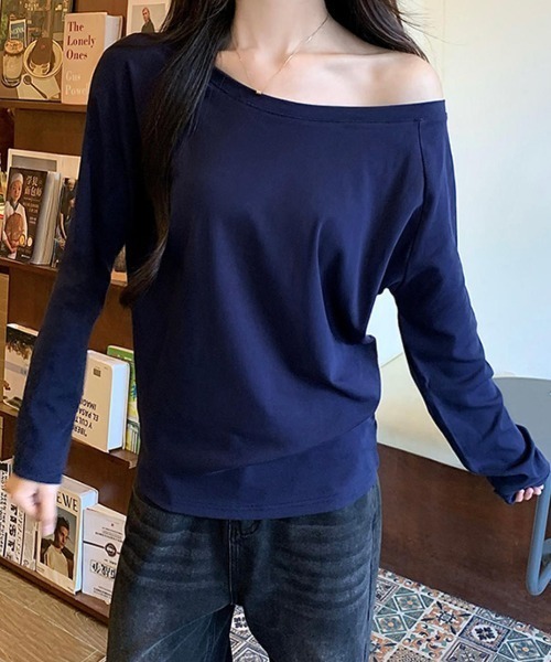 Bifrost(ビフレスト)の「オフショルダーカットソー(Tシャツ/カットソー・レディース・ホワイト/ブラック/グレー/ネイビー・FREE)」の4枚目の写真