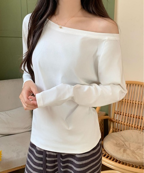 Bifrost(ビフレスト)の「オフショルダーカットソー(Tシャツ/カットソー・レディース・ホワイト/ブラック/グレー/ネイビー・FREE)」の1枚目の写真