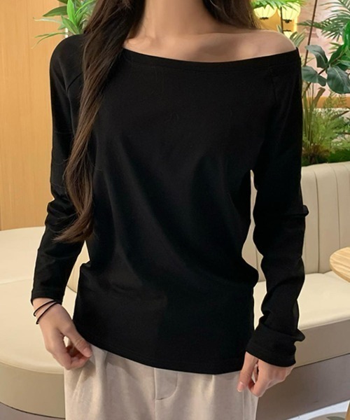 Bifrost(ビフレスト)の「オフショルダーカットソー(Tシャツ/カットソー・レディース・ホワイト/ブラック/グレー/ネイビー・FREE)」の2枚目の写真