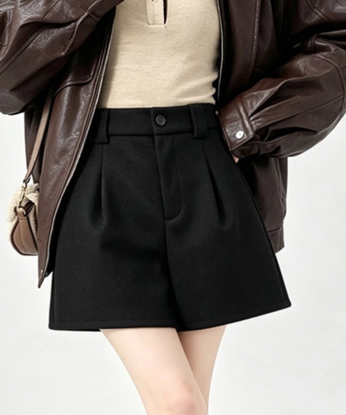 LEMOA(レモア)の「タック入りショートパンツ レディース(その他パンツ・レディース・ブラック/グレー・SMALL/MEDIUM/LARGE/X-LARGE)」の1枚目の写真