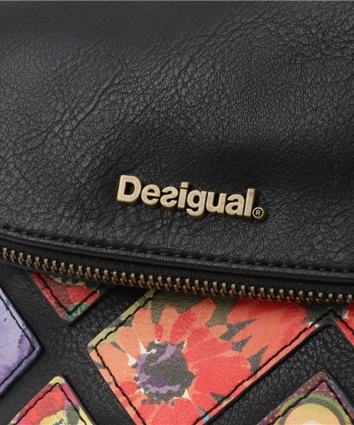 Desigual（デシグアル）の「「Desigual/デシグアル」バッグ（ショルダーバッグ・レディース・ブラック系その他・ONE SIZE）」の4枚目の写真