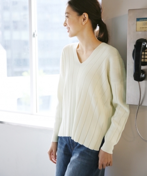 LEPSIM(レプシィム)の「12GランダムリブVネックプルオーバー 741430(ニット/セーター・レディース・オフホワイト/グレー/ブラック・FREE)」の1枚目の写真