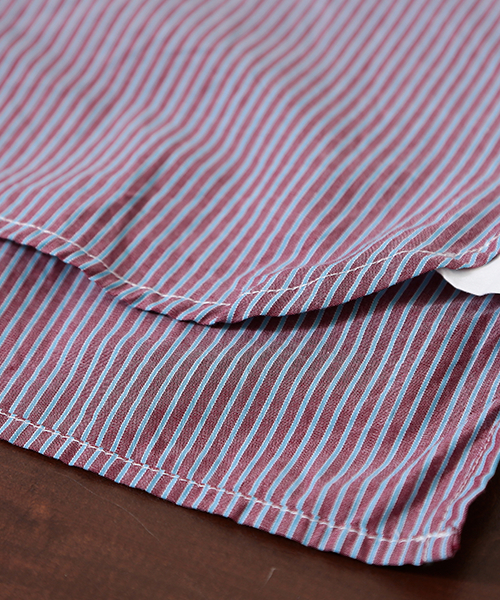 CUBE SUGAR(キューブシュガー)の「レジメンタルストライプ クレリックシャツ(シャツ/ブラウス・レディース・ワインレッド/ブルー/ブラック・M)」の4枚目の写真