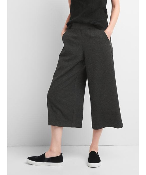 GAP(ギャップ)の「Gap ポンチ ワイドレッグ クロップドキュロット(その他パンツ・レディース・チャコールグレー/ライトグレー/ブラック・M/S/XS/XXS/XXXS/L)」の3枚目の写真