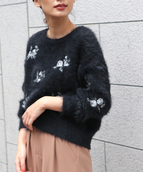 laboratory work（ラボラトリーワーク）の「フェザーラメ刺繍ニットプルオーバー（ニット/セーター・レディース・ブラック/オフホワイト/ピンク・MEDIUM）」の3枚目の写真