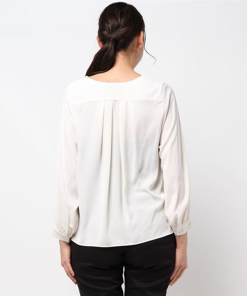 N.（N. Natural Beauty Basic）（エヌエヌナチュラルビューティーベーシック）の「オープンカラージョーゼットブラウス（シャツ/ブラウス・レディース・ホワイト/ネイビー/ライトグリーン・MEDIUM）」の5枚目の写真