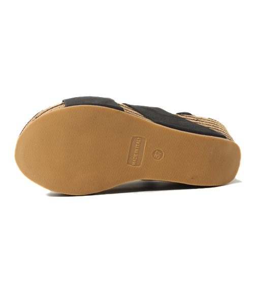 Chico（チコ）の「VICTORWIDEｸﾛｽｻﾝﾀﾞﾙ（サンダル・レディース・ブラック/タン/ブラウン・36/37/38）」の4枚目の写真