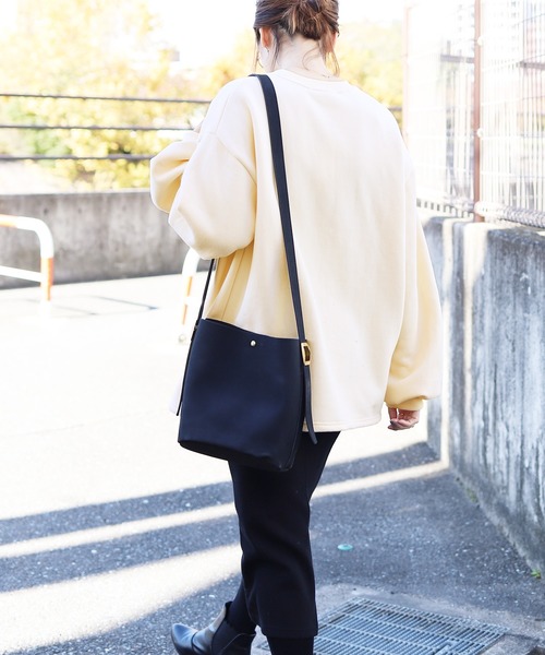 reca(レカ)の「もっちりボリューム◆裏起毛ビッグシルエットスウェットカットソー(スウェット・レディース・ブラック/パープル/アイボリー・FREE)」の5枚目の写真
