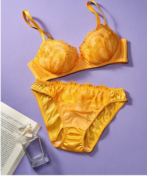 YU'NOW（ユナウ）の「【選べるデザイン！ノンワイヤーでラクちん谷間メイク】ぷるるん谷間のノンワイヤーブラ＆ショーツセット（ブラ&ショーツ・レディース・グリーン/ラベンダー/レッド/マスタード/ホワイト×レッド/ブルー/ピンク/パープル系その他・AA65M/AA70M/A65M/A70M/A75M/B65M/B70M/B75M/B75L/C65M/C70M/C75M/C75L/C80L/D70M/D75L/D80L/E70M/E75L/E80L/F70M/F75L/F80L/G70M/G75L/G80L）」の7枚目の写真