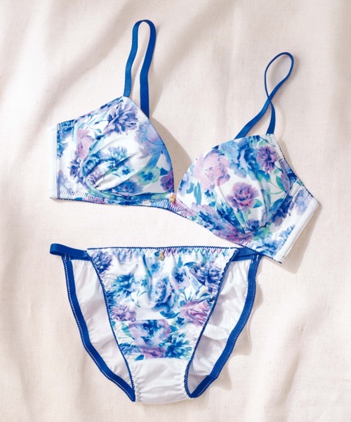 YU'NOW（ユナウ）の「【選べるデザイン！ノンワイヤーでラクちん谷間メイク】ぷるるん谷間のノンワイヤーブラ＆ショーツセット（ブラ&ショーツ・レディース・グリーン/ラベンダー/レッド/マスタード/ホワイト×レッド/ブルー/ピンク/パープル系その他・AA65M/AA70M/A65M/A70M/A75M/B65M/B70M/B75M/B75L/C65M/C70M/C75M/C75L/C80L/D70M/D75L/D80L/E70M/E75L/E80L/F70M/F75L/F80L/G70M/G75L/G80L）」の14枚目の写真