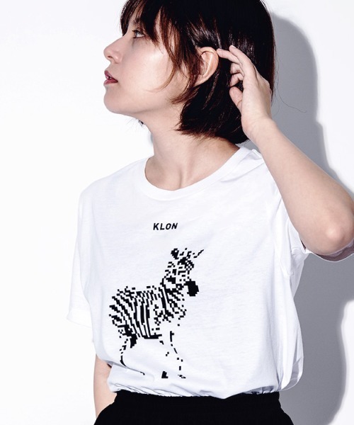 KLON(クローン)の「KLON Tshirts MONOCHROME ANIMALS(Tシャツ/カットソー・レディース・ホワイト/ホワイト系その他2/ホワイト系その他3/ホワイト系その他4/ホワイト系その他5/ホワイト系その他・S/M/L/XS)」の6枚目の写真