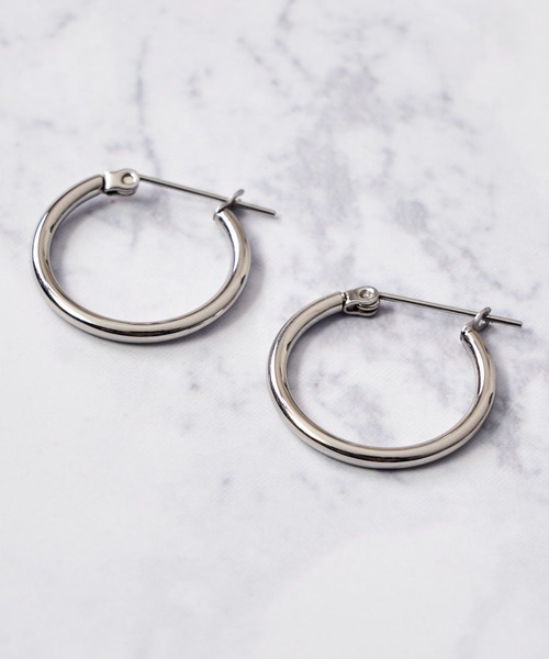 ADPOSION(アドポーション)の「ペア フープピアス(ピアス(両耳用)・メンズ・ブラック/シルバー/ゴールド・FREE)」の2枚目の写真