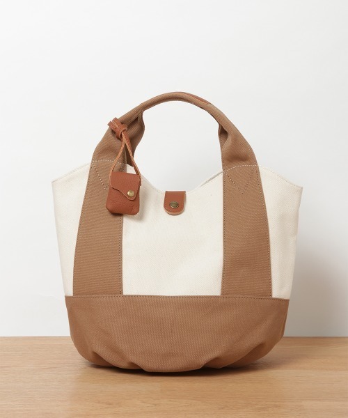 toleur(トーラ)の「【toleur】コンビキャンバス/カウレザー ラウンドトート/11478(トートバッグ・レディース・ブラック/グリーン/ライトブラウン/ブルー/イエロー/カーキ/ベージュ/ライトグレー/グレイッシュベージュ/オレンジ・FREE)」の4枚目の写真