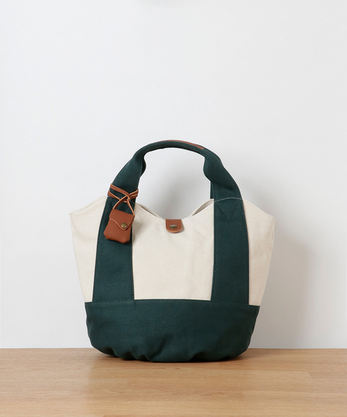 toleur(トーラ)の「【toleur】コンビキャンバス/カウレザー ラウンドトート/11478(トートバッグ・レディース・ブラック/グリーン/ライトブラウン/ブルー/イエロー/カーキ/ベージュ/ライトグレー/グレイッシュベージュ/オレンジ・FREE)」の7枚目の写真