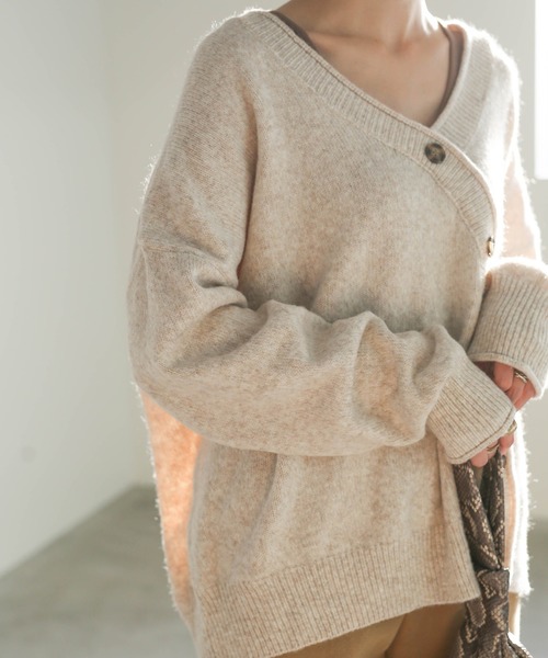 select MOCA(セレクトモカ)の「ボタンニュアンスニット/ウール混Vネックフェイクボタンリブスリーブニット(ニット/セーター・レディース・ブラック/ベージュ/アイボリー・FREE)」の17枚目の写真