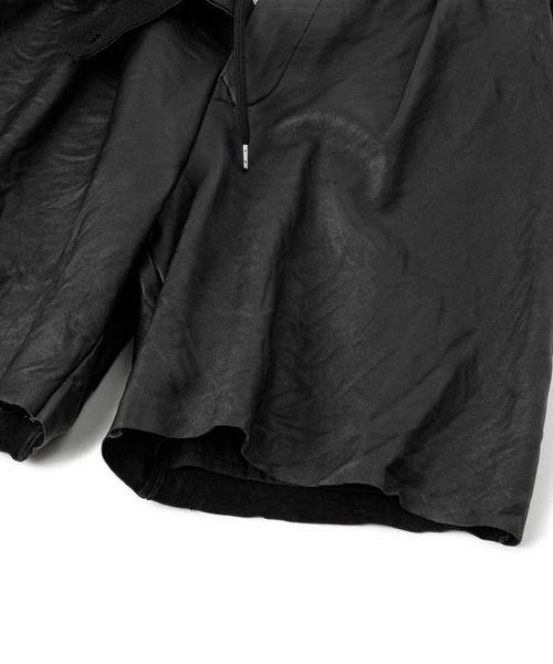 Sandinista（サンディニスタ）の「Washed Tuck Leather Shorts / レザータックパンツ（その他パンツ・メンズ・ブラック・MEDIUM/SMALL/LARGE）」の4枚目の写真