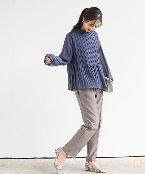 rps(アールピーエス)の「プリーツプチハイネックブラウス(シャツ/ブラウス・レディース・オフホワイト/ブラック/グレイッシュベージュ/パープル/ボルドー/ラベンダー・フリー/M)」の10枚目の写真