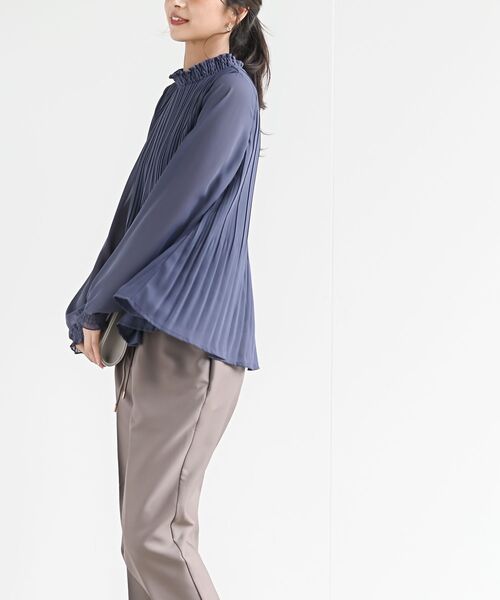rps(アールピーエス)の「プリーツプチハイネックブラウス(シャツ/ブラウス・レディース・オフホワイト/ブラック/グレイッシュベージュ/パープル/ボルドー/ラベンダー・フリー/M)」の9枚目の写真