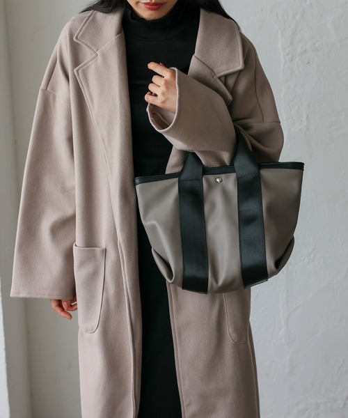 VitaFelice（ヴィータフェリーチェ）の「マチ広2wayテープハンドルトートバッグ(S)（ショルダーバッグ・レディース・アイボリー/ブラック/グレー/ブラウン系その他/ブラウン系/モカ・FREE）」の3枚目の写真