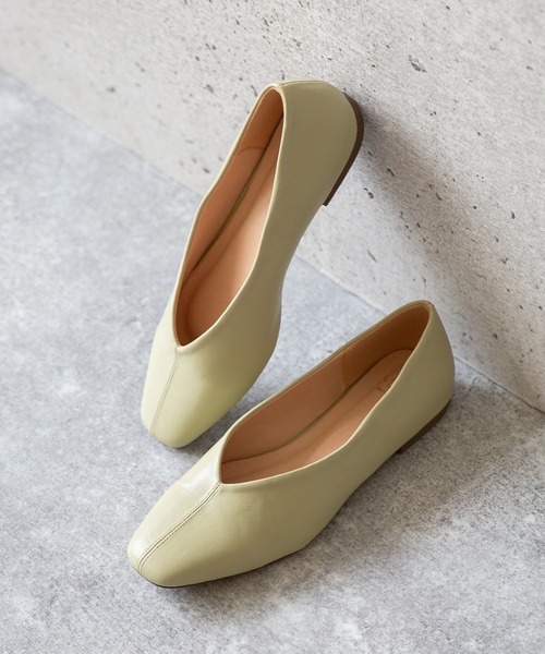 menue（メヌエ）の「Vカットフラットパンプス（パンプス・レディース・アイボリー/ガンメタ/ブラック系その他/ブラック/ライトグリーン/ラベンダー/ブラウン/グレイッシュベージュ/ボルドー/ペールイエロー/ベージュ系その他/ブラウン系その他/ベージュ・22.0cm/23.5cm/24.0cm/24.5cm/25.0cm/25.5cm/26.0cm/22.5cm/23.0cm/21.5cm）」の9枚目の写真