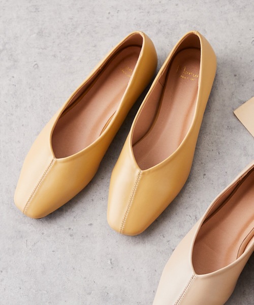 menue（メヌエ）の「Vカットフラットパンプス（パンプス・レディース・アイボリー/ガンメタ/ブラック系その他/ブラック/ライトグリーン/ラベンダー/ブラウン/グレイッシュベージュ/ボルドー/ペールイエロー/ベージュ系その他/ブラウン系その他/ベージュ・22.0cm/23.5cm/24.0cm/24.5cm/25.0cm/25.5cm/26.0cm/22.5cm/23.0cm/21.5cm）」の11枚目の写真