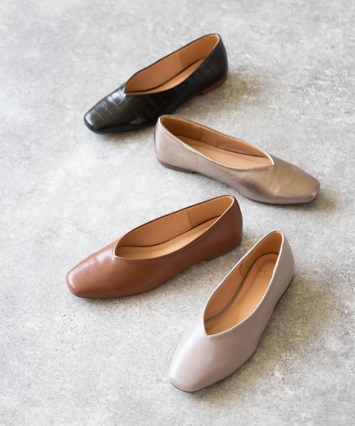 menue（メヌエ）の「Vカットフラットパンプス（パンプス・レディース・アイボリー/ガンメタ/ブラック系その他/ブラック/ライトグリーン/ラベンダー/ブラウン/グレイッシュベージュ/ボルドー/ペールイエロー/ベージュ系その他/ブラウン系その他/ベージュ・22.0cm/23.5cm/24.0cm/24.5cm/25.0cm/25.5cm/26.0cm/22.5cm/23.0cm/21.5cm）」の17枚目の写真