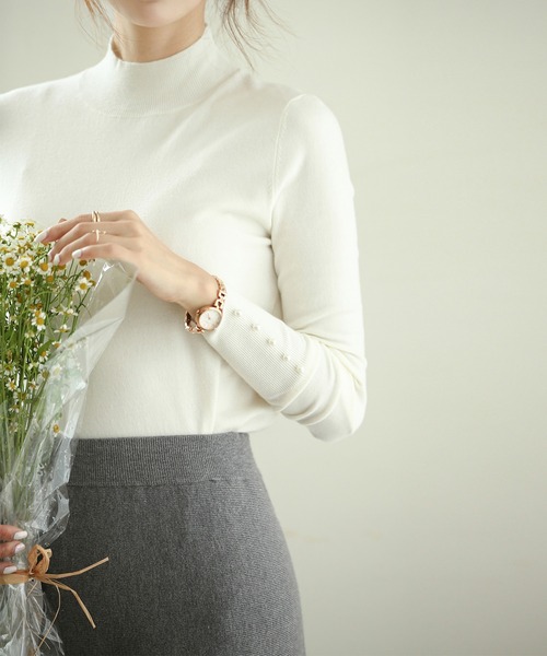 SAISON DE PAPILLON（セゾンドパピヨン）の「【高評価】レディース ニット きれいめ オフィスカジュアル ハイゲージ パール 万能 シンプル（ニット/セーター・レディース・ホワイト/アイボリー/ブラック/ブラウン/グリーン/カーキ/ブルー/グレー/ベージュ/ブルーグレー/ピンク/ライトベージュ・M/L）」の2枚目の写真