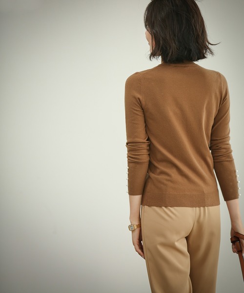 SAISON DE PAPILLON（セゾンドパピヨン）の「【高評価】レディース ニット きれいめ オフィスカジュアル ハイゲージ パール 万能 シンプル（ニット/セーター・レディース・ホワイト/アイボリー/ブラック/ブラウン/グリーン/カーキ/ブルー/グレー/ベージュ/ブルーグレー/ピンク/ライトベージュ・M/L）」の14枚目の写真