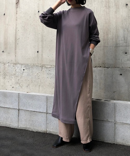 &g'aime(アンジェム)の「【&g'aime】サイドスリットチュニック(Tシャツ/カットソー・レディース・ブラック/パープル/ブラウン/グレー・FREE)」の1枚目の写真