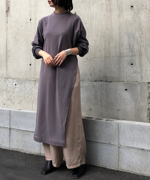 &g'aime(アンジェム)の「【&g'aime】サイドスリットチュニック(Tシャツ/カットソー・レディース・ブラック/パープル/ブラウン/グレー・FREE)」の9枚目の写真