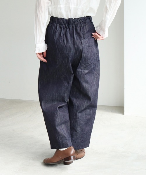 yuni（ユニ ）の「△cotton denim back gom パンツ（デニム