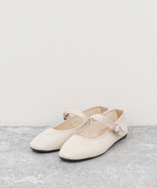 archives（アルシーヴ）の「カンフーシューズ（パンプス・レディース・ホワイト/ブラック/アイボリー・MEDIUM/LARGE）」の2枚目の写真